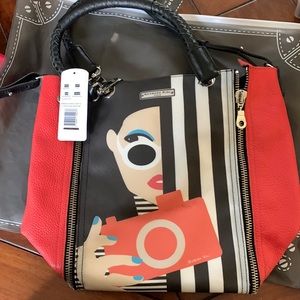 Barbara Rihl leather zipper bag. Maria in Barcelona